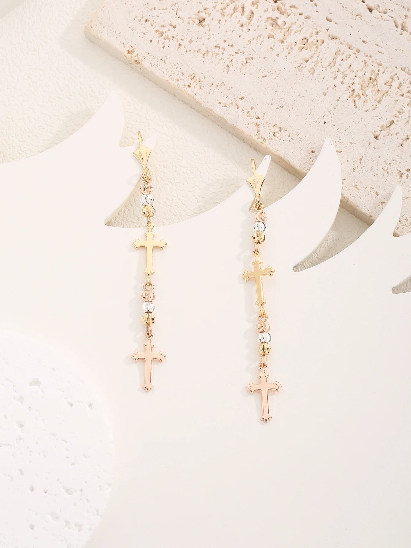Bijoux Chrétiens - Bboucles d'oreilles tricolores en forme de croix et perles de prière, adaptées aux fêtes et aux mariages