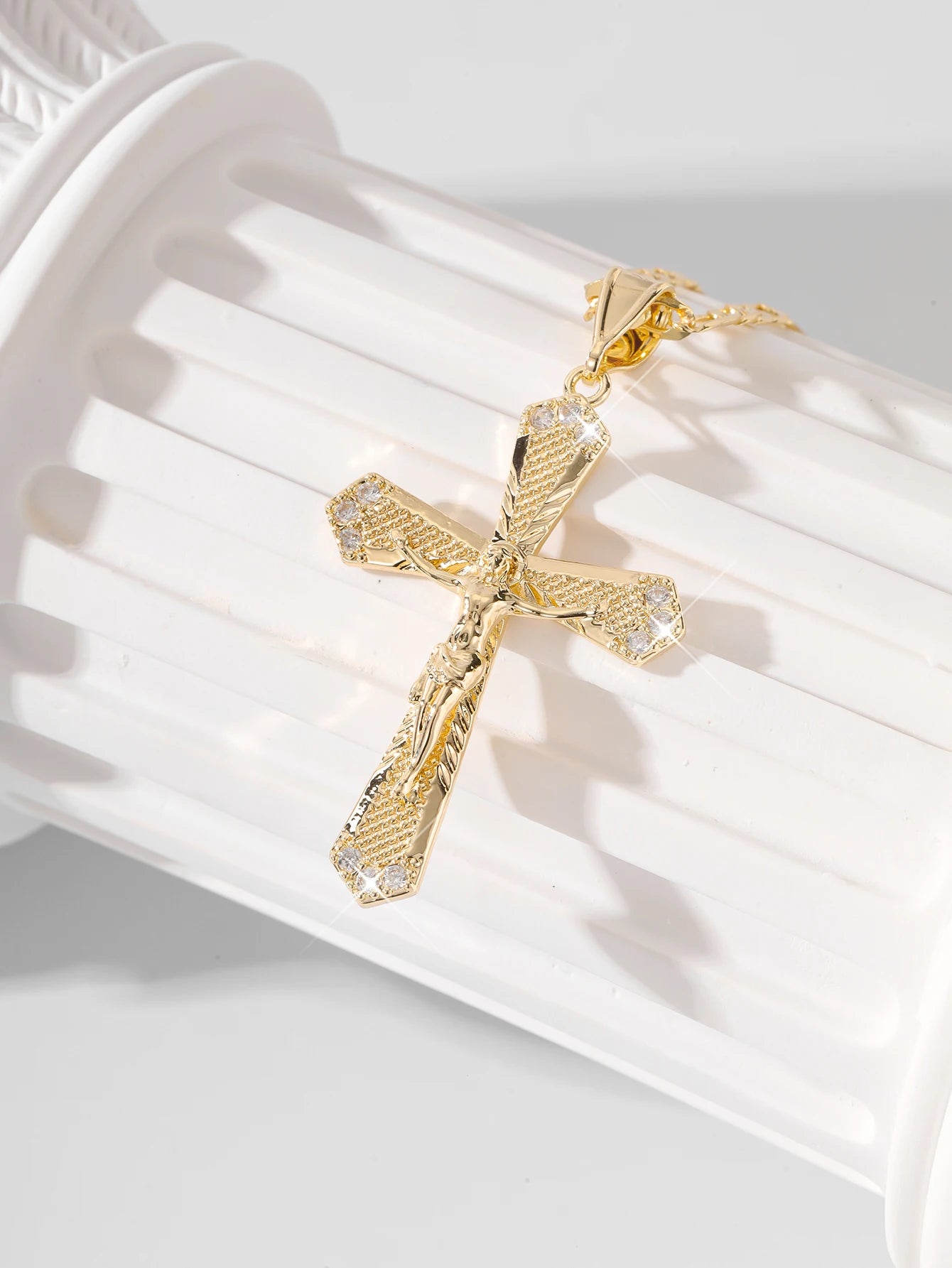Bijoux Chrétiens - Collier pendentif croix accompagné de pierres, idéale pour prière, baptême